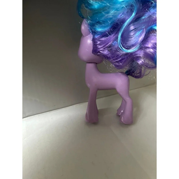 2021 Hasbro My Little Pony Unicorn Izzy Moonbow - Picture 3 of 6